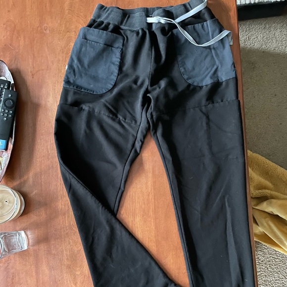 Figs 7 pocket pant - Picture 2 of 4